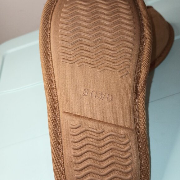 NWOT Cat & Jack™ Kids' Ellis Faux Suede Scuff Slippers Small 13/1 - Picture 5 of 5